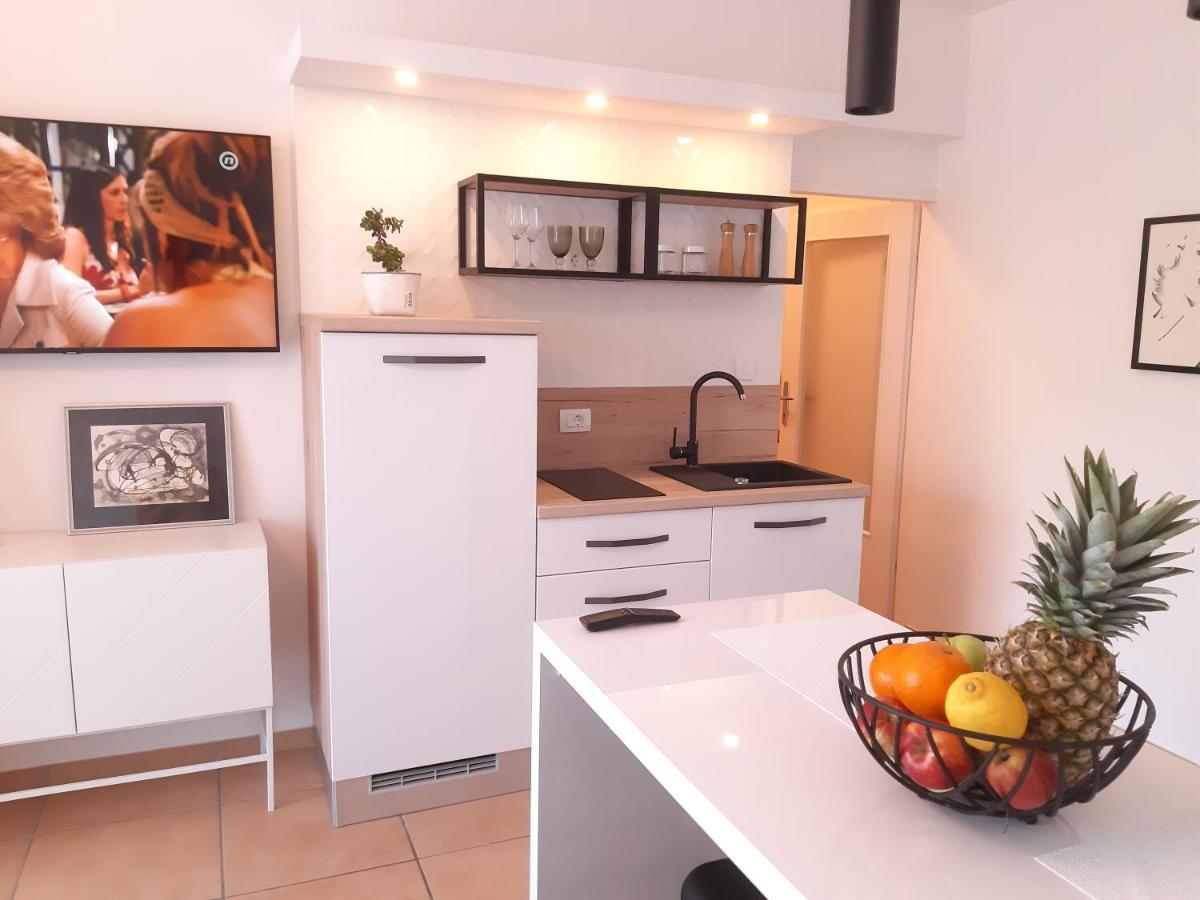 Apartment Iva Studio Rabac Bagian luar foto